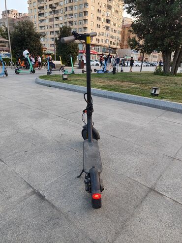 Elektrikli samokatlar: İşlənmiş Elektrik samokat 8", 351 - 500 Vt, 16 - 25 km/s, Ünvandan götürmə