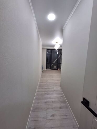 Ремонт под ключ: Светлая современная отделка квартиры в нейтральной гамме. - Полы — 5