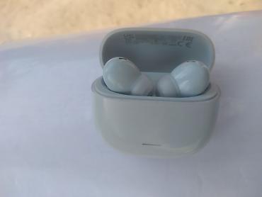 redmi airdots: Беспроводные наушники Redmi (TWS) с зарядным кейсом - Форм-фактор — 3