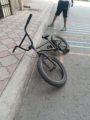 Спорт и хобби: BMX велосипед для трюков - Рама и вилка: стальная, окраска черная - — 5