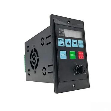 Pretvarači napona: Frekventni regulator/driver za AC motor – panelna izvedba sa displejem — 1