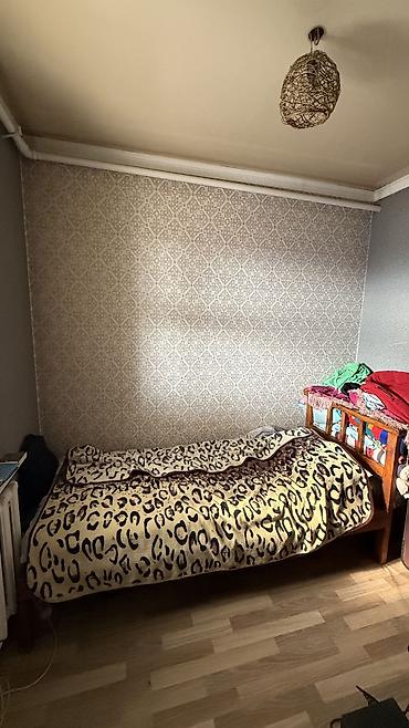 Продажа коттеджей и домов: 🏡 Продаётся дом в районе Ак-Босого ж/м 📍 Улица Чуй Просторный жилой — 5