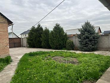 Продажа коттеджей и домов: Продается дом с просторным двором и хозяйственными постройками. - — 26