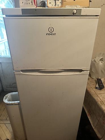 soyuducular 2 el: Xarab 2 qapılı Indesit Soyuducu Satılır, rəng - Ağ — 1