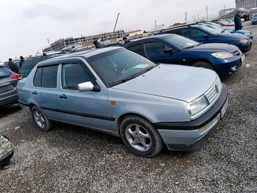 Volkswagen: Volkswagen Vento: 1993 г., 1.8 л, Механика, Бензин, Седан