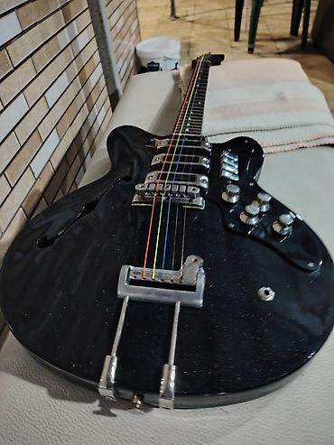 kitar: Elektrik gitar – yarımdənə (semi-hollow) korpuslu, parıltılı qara — 7