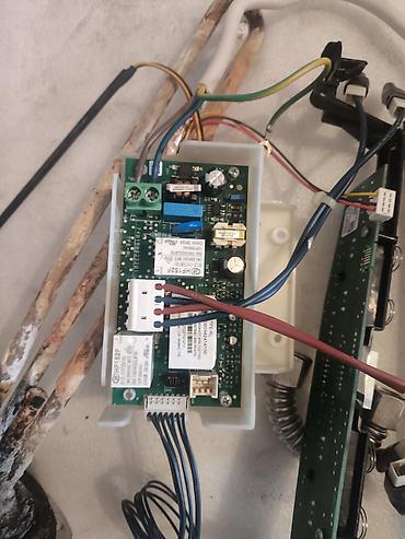 Запчасти и аксессуары для бытовой техники: Продаются б/у запчасти на водонагреватель Ariston VELIS, термометры — 6