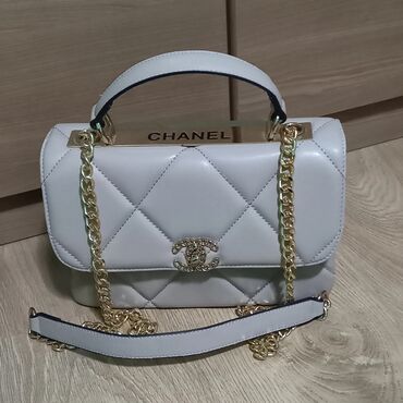 kraci sako model chanel duzina sakoa c: Chanel torba
Prva replika
Kvalitet odlican