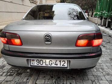 Opel: Opel Omega B sedan Barter var - Korpus: 4 qapı, gümüşü rəng, arxa — 4
