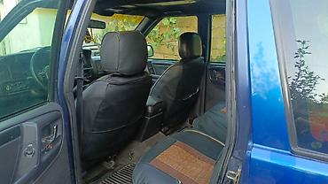 Jeep: Jeep Grand Cherokee (ZJ) – mavi rəngli, 5 qapılı SUV - Mühərrik: V8 — 6