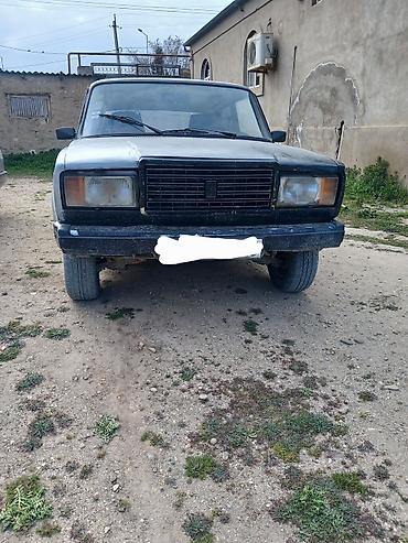 2107 faralar: VAZ 2107 sedan - Kuzov: 4 qapılı, qara rəng. Ön radiator barmaqlığı — 1