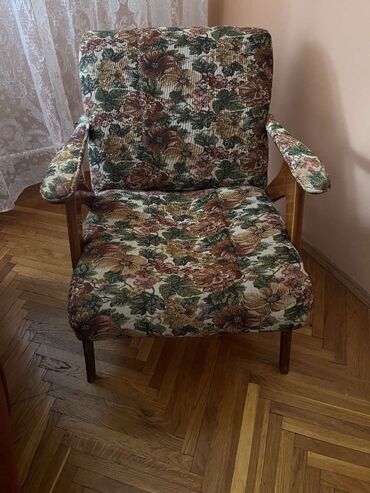 Ostali stilski nameštaj: Komplet vintage nameštaja – više komada 1) Fotelja sa rukonaslonima( — 1