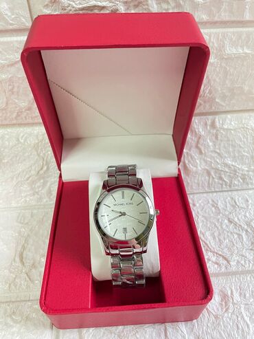 Ručni satovi: Cena: 3100 (sa kutijom)
Cena:2600 (bez kutije) ✨ — 30