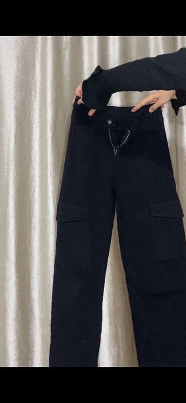 Повседневные: Карго джинсы в черном цвете, размер M - L