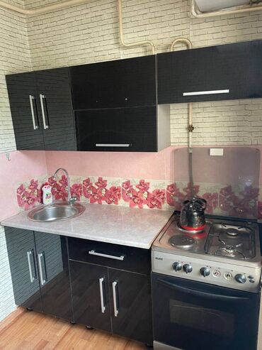 сдаю квартира молодая гвардия: 1 комната, 30 м², Индивидуалка, 2 этаж, Косметический ремонт