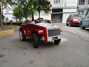 Sürülüb, 1 ildən çoxdu ki evdə qalıb, uşaq artıq böyüyüb maşın üçün