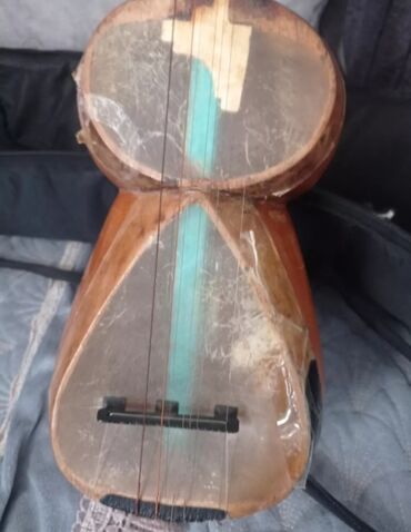 Tar: Tar — ənənəvi Azərbaycan simli musiqi aləti. Xüsusiyyətlər: - Korpus — 10