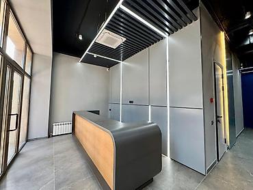 Коммерческая недвижимость: Сдаю Офис целиком: 280 м², В жилом комплексе, С ремонтом, С отдельным входом, С юридическим адресом, Первая линия — 9