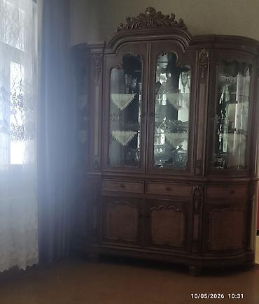 wfaner mebel: Klassik üslubda iri bufet–vitrin şkaf - Material: masif ağac — 1