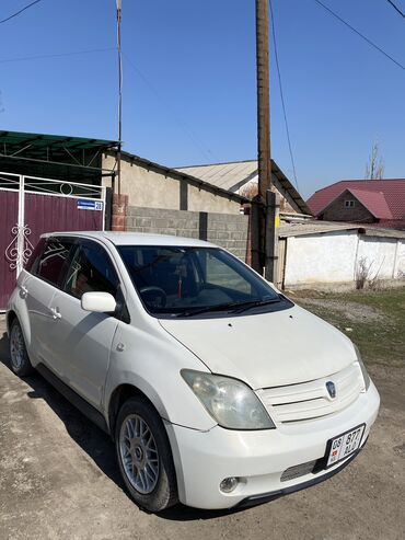 машина kg бишкек тойота: Toyota ist: 2002 г., 1.5 л, Автомат, Бензин, Хетчбек