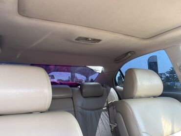 Lexus: Lexus ES 300 modeli. Klassik sedan dizaynı və dörd qapılı korpusu ilə — 14