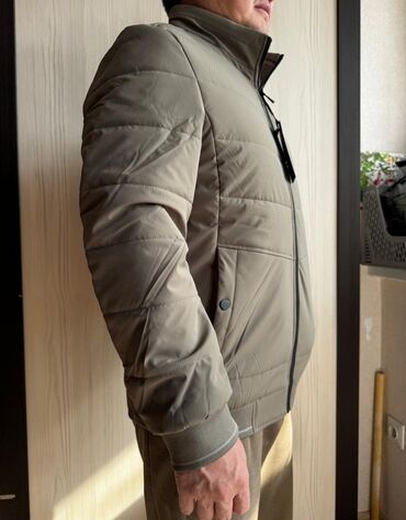 Куртки: Мужская утеплённая стильная куртка. Хорошее качество. Имеются все — 3