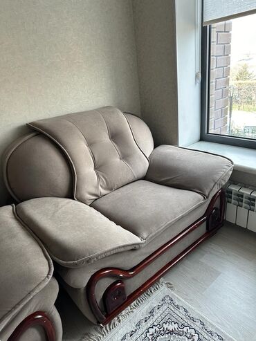 двухместный раскладной диван: Прямой диван, цвет - Бежевый, Б/у