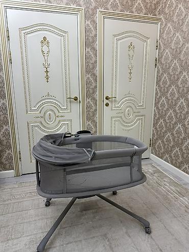 Спальные гарнитуры: Электронная колыбель-люлька для новорождённого, серый цвет — 2