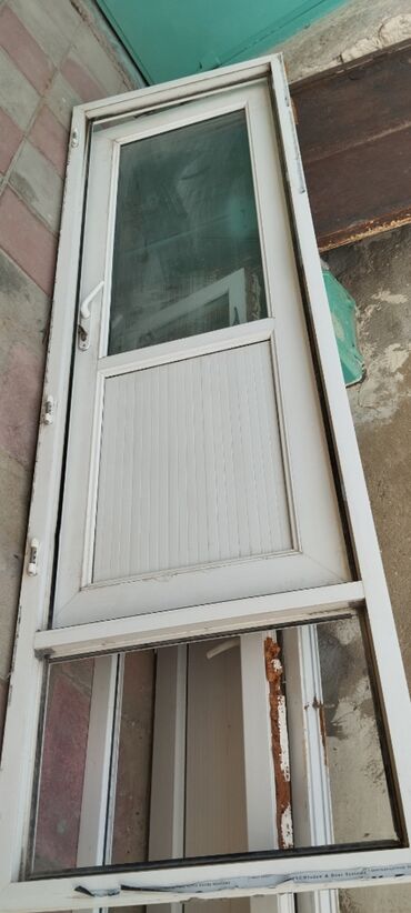 qapi taxta: PVC qapı və pəncərə bloku - Material: ağ rəngli PVC profil - Qapı