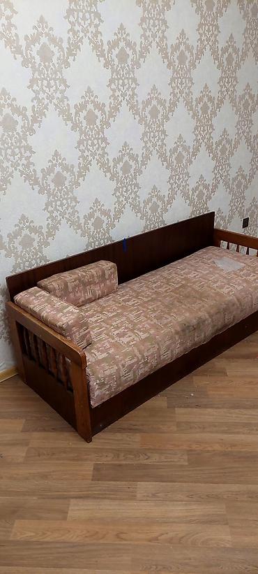 Taxta çərçivəli tək nəfərlik divan‑çarpayı - Material: möhkəm taxta