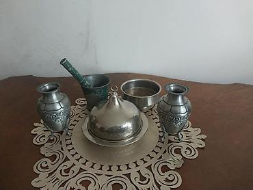 xurustal vaz: Dekorativ antik qablar və aksesuar dəsti. Dəstə şəkildə görünən bir — 1