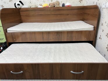 детская кровать для девочке: Двухъярусная Кровать, Б/у