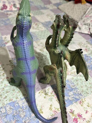 игрушки динозавра: Надо батарейку поменять. Они в идеальном состоянии!!! Набор из 2