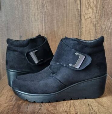 qaçış üçün qadın krosovkaları: Ölçü: 40, rəng - Qara, Yeni