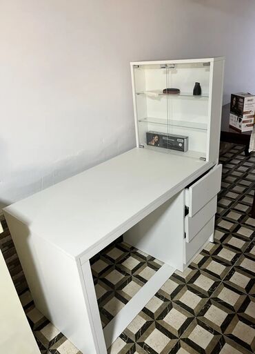стол для кровати: Yeni, Manikür üçün masa, Güzgüsüz