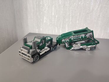 Другие товары для детей: Машинка Hot wheels
Грузовик