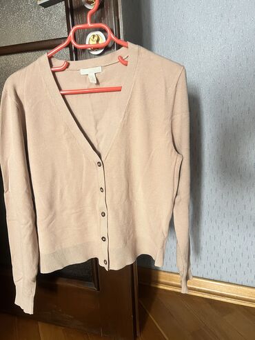köynekler: Sviter, H&M, M