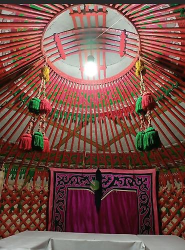 Аренда юрт: Аренда юрты, Каркас Деревянный, 80 баш, С полом, Стулья, Казан — 3