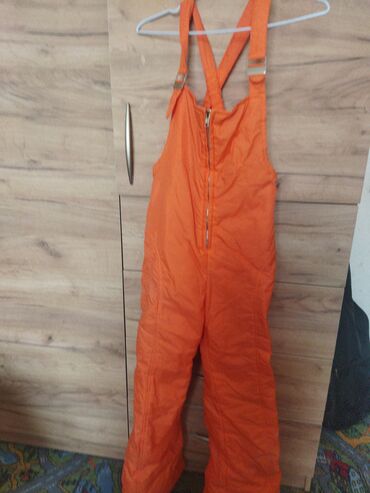 оранжевая футболка: Комбинезон спортивный на 11-14 лет цена 400 сом