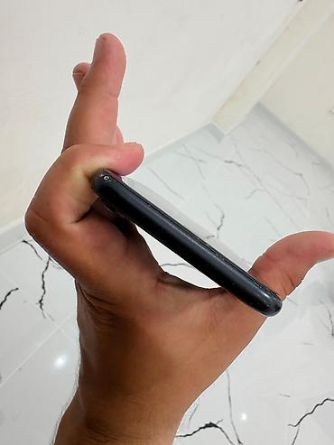 Mobil telefonlar: IPhone Xr, Qara, Qırıq — 9