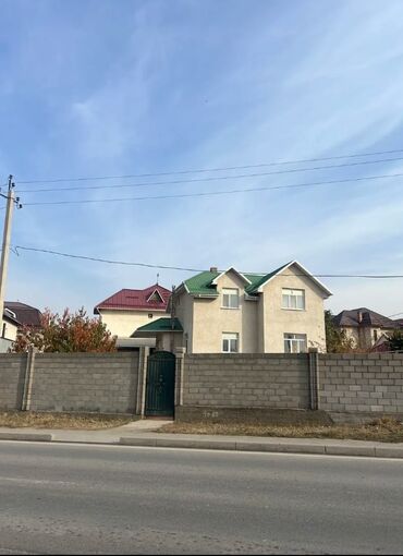 Продажа домов: Дом, 220 м², 9 комнат — 1