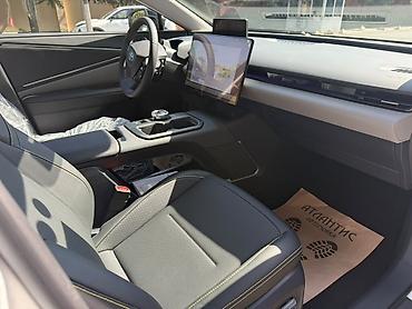 Toyota: Toyota bZ5: 2026 г., Автомат, Электромобиль, Седан — 7
