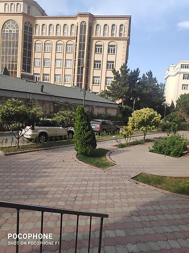 Mənzillər: Gənclik metrosunun yanında, Koroğlu Rəhimov küçəsi 13a ünvanında, ABU — 10