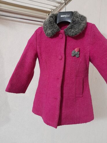 детский плащ пальто в Кыргызстан | ПАЛЬТО: Пальто 1000 Джынсы 500 Шорты 2шт за 300 Сарафан 2 шт за 400 Юбка200