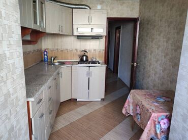 Uzunmüddətli kirayə mənzillər: Nərimanov metrosunun yaxınlığında 5 mertebeli binanın 2-ci — 6