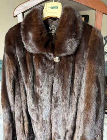 Шубы: Длинная норковая шуба натурального темно-каштанового цвета. - — 1