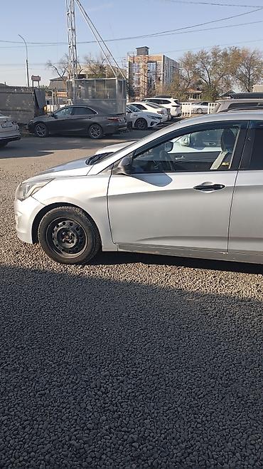 6: Hyundai Solaris: 2015 г., 1.6 л, Автомат, Бензин, Седан — 3