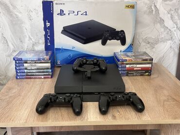 плестейшын 4: Игровая консоль Sony PlayStation 4 в комплекте с четырьмя