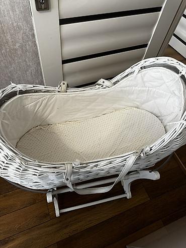 mothercare: Ağ rəngli toxuma səbət beşik və taxta yelləncək stend dəsti - Brend — 3