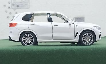 Oyuncaqlar: BMW X5 modeli maşın satılır. Təzədir. Materialı metaldır — 9